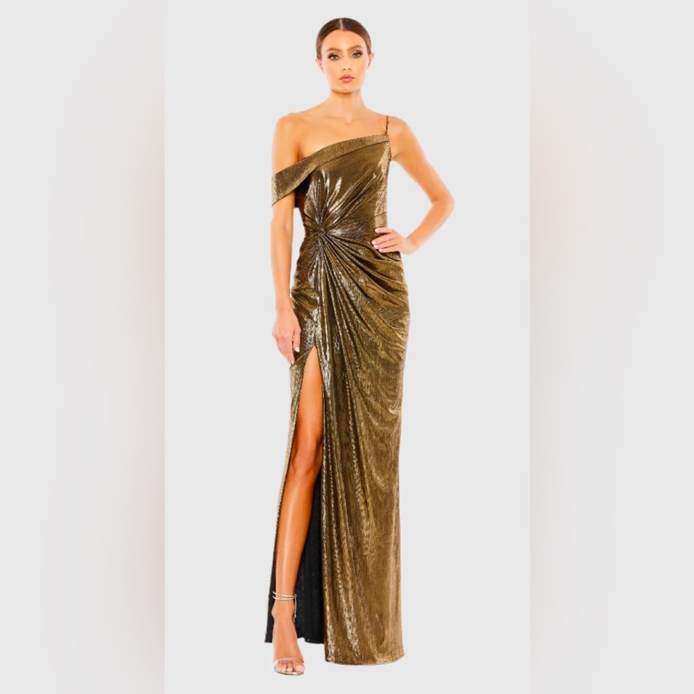 Mac Duggal gold metallic off the shoulder gown
Ieena for Mac Duggal Sz 12